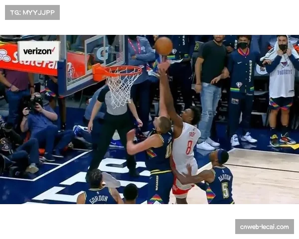 关键时刻：最后一攻，掘金成功执行“Elevator Doors”战术创造空位。